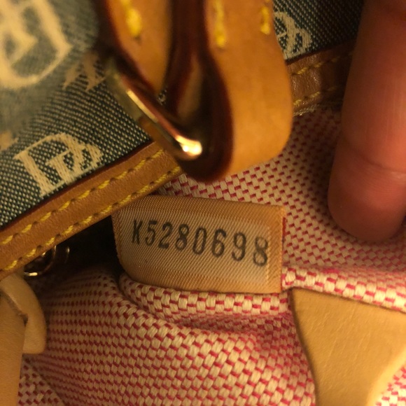 Dooney and Bourke small bag - Picture 4 of 5